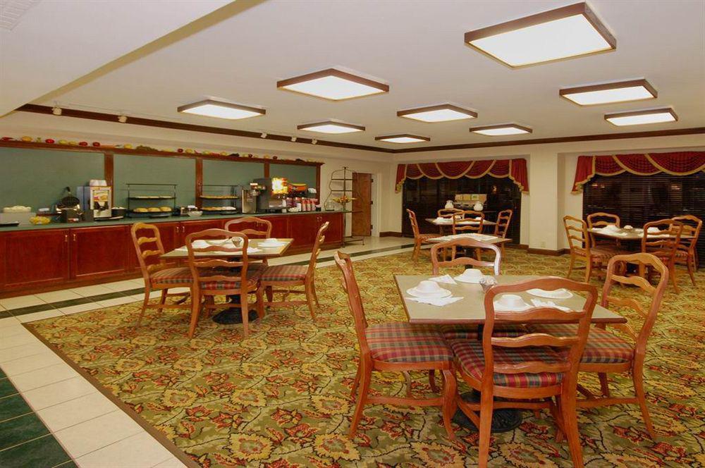 Red Roof Inn & Suites Newnan Dış mekan fotoğraf