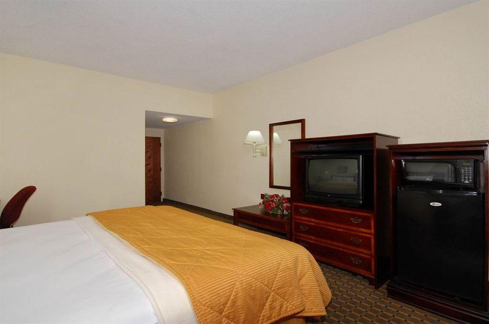 Red Roof Inn & Suites Newnan Dış mekan fotoğraf
