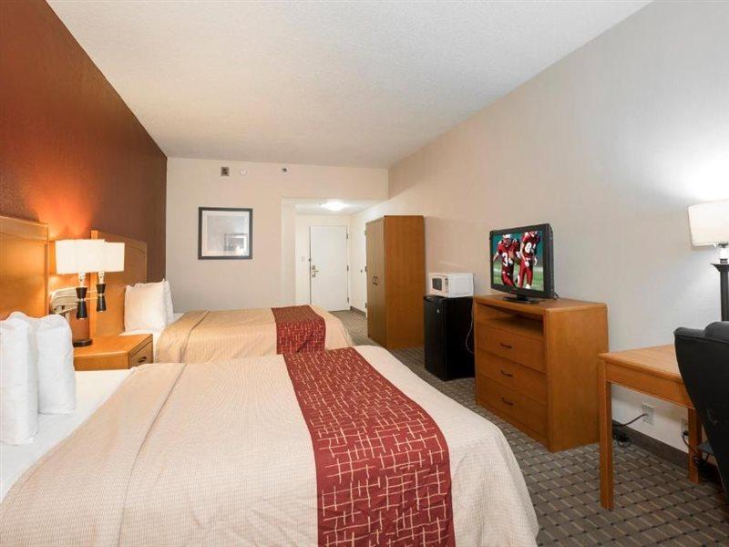 Red Roof Inn & Suites Newnan Dış mekan fotoğraf