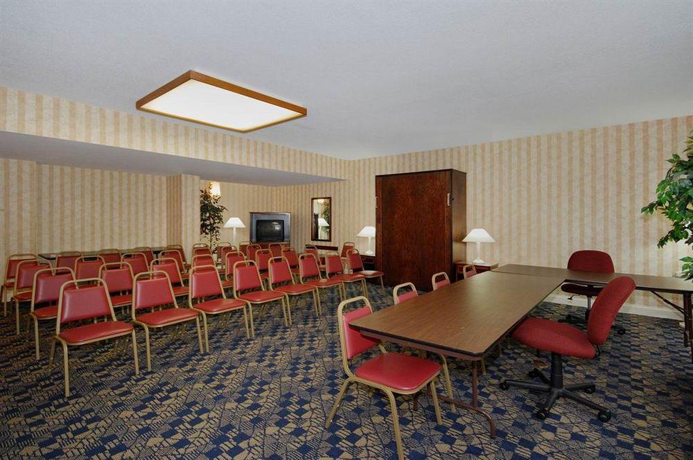 Red Roof Inn & Suites Newnan Dış mekan fotoğraf