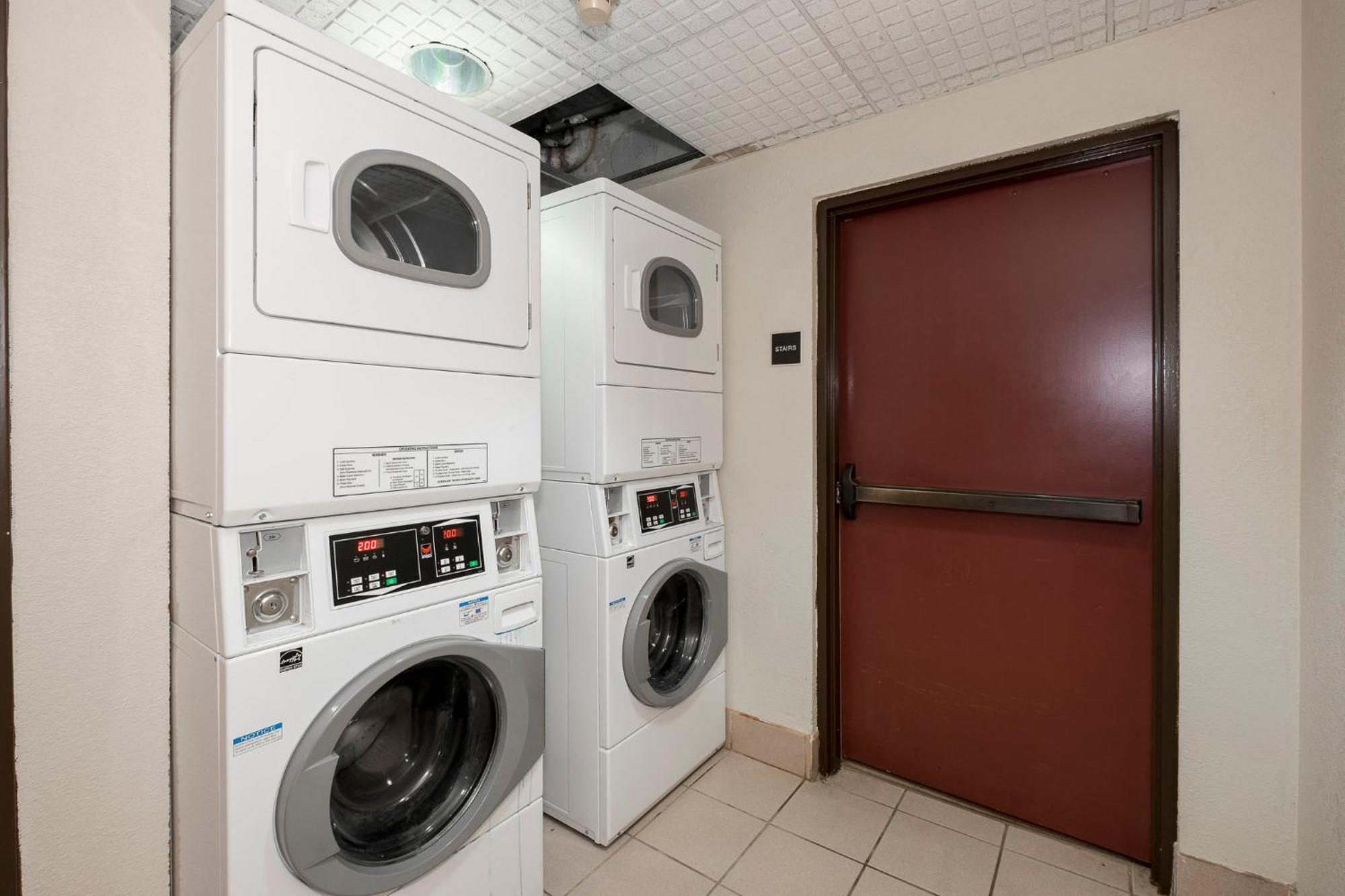 Red Roof Inn & Suites Newnan Dış mekan fotoğraf