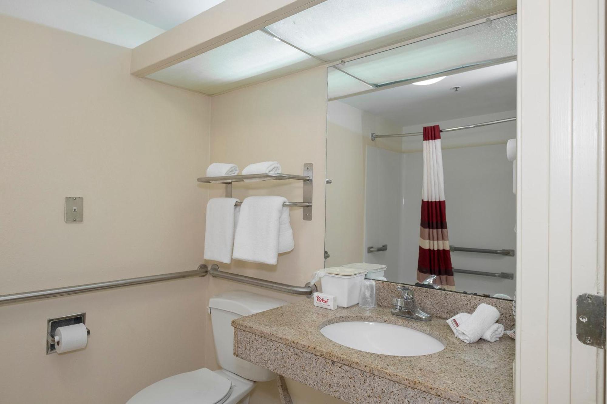 Red Roof Inn & Suites Newnan Dış mekan fotoğraf