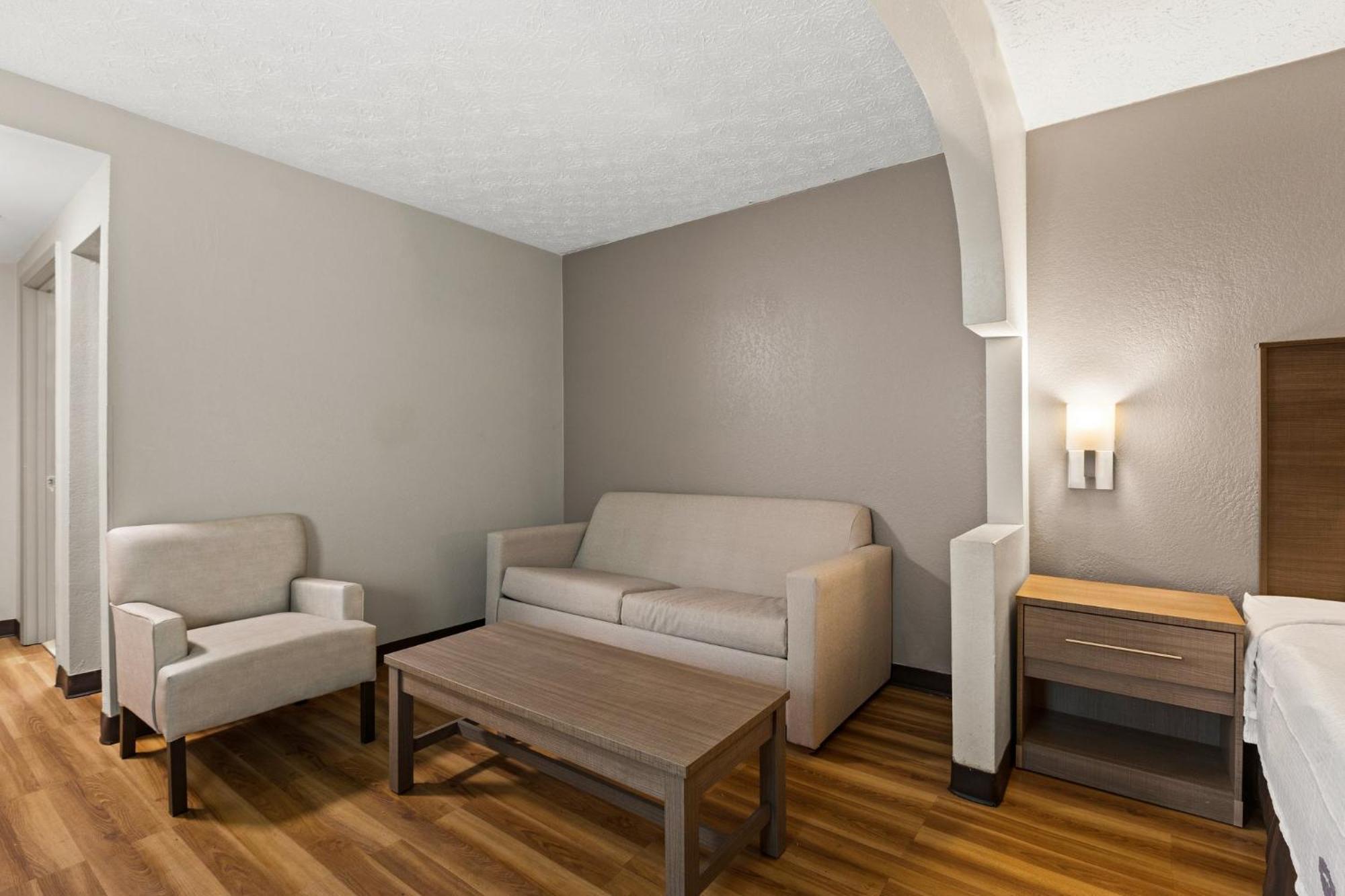 Red Roof Inn & Suites Newnan Dış mekan fotoğraf