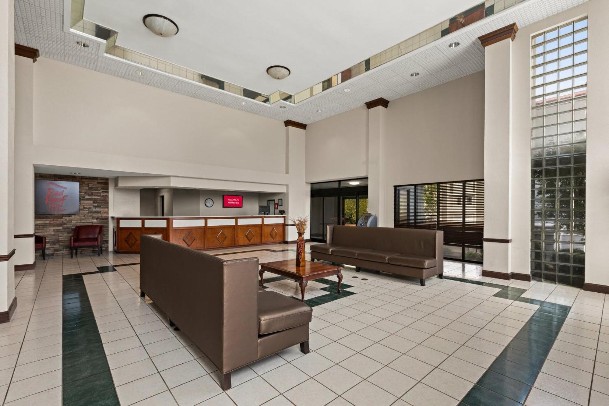 Red Roof Inn & Suites Newnan Dış mekan fotoğraf