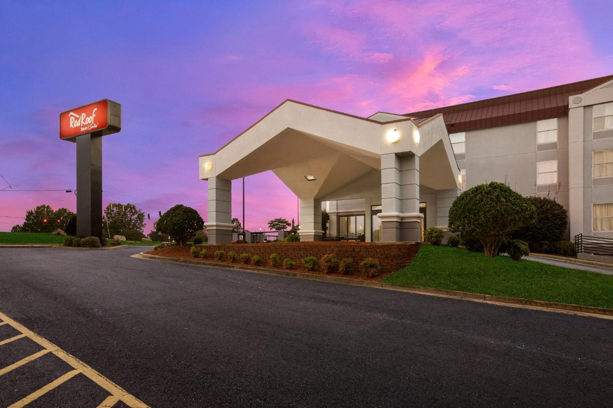 Red Roof Inn & Suites Newnan Dış mekan fotoğraf