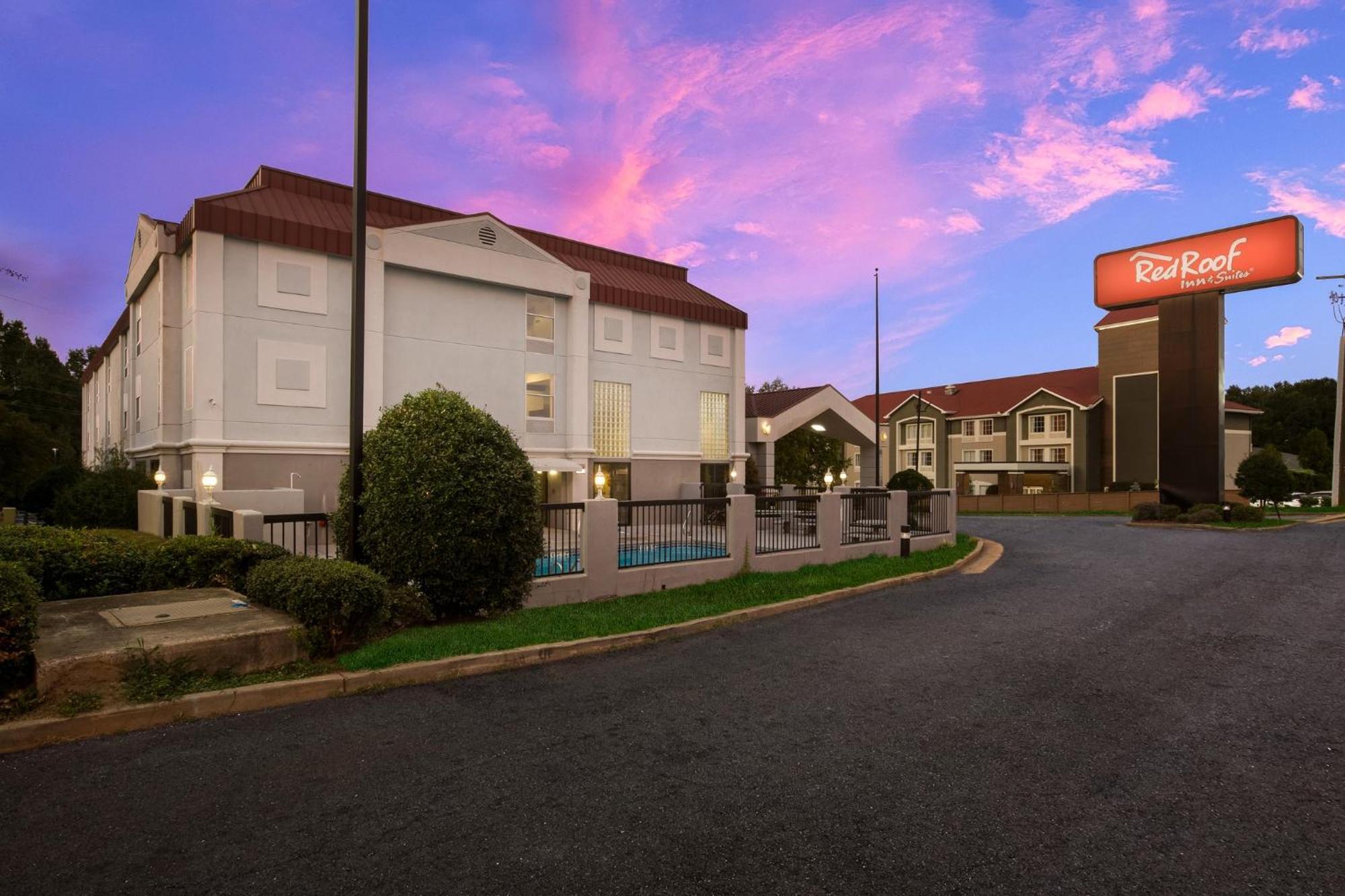 Red Roof Inn & Suites Newnan Dış mekan fotoğraf