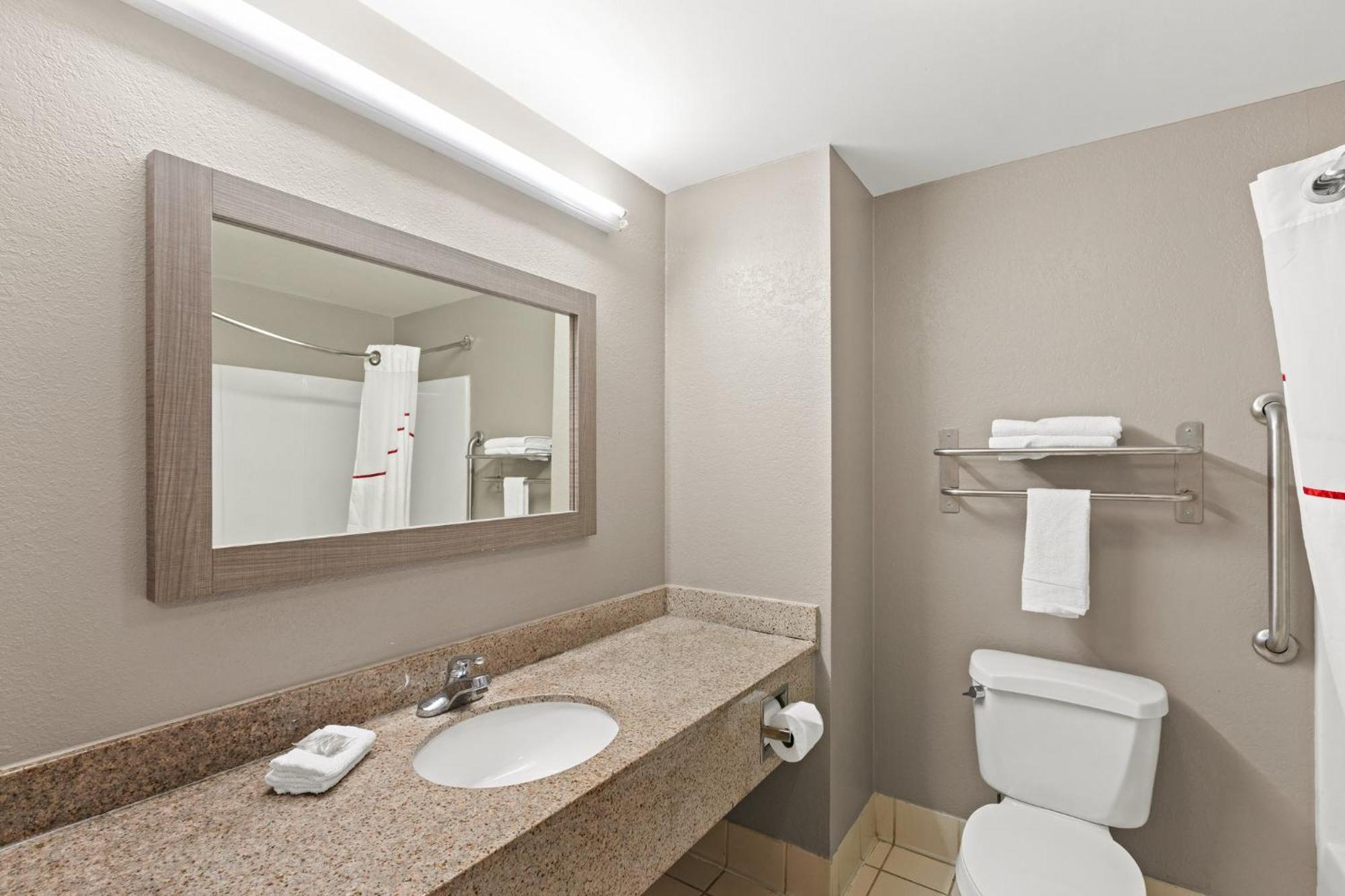 Red Roof Inn & Suites Newnan Dış mekan fotoğraf