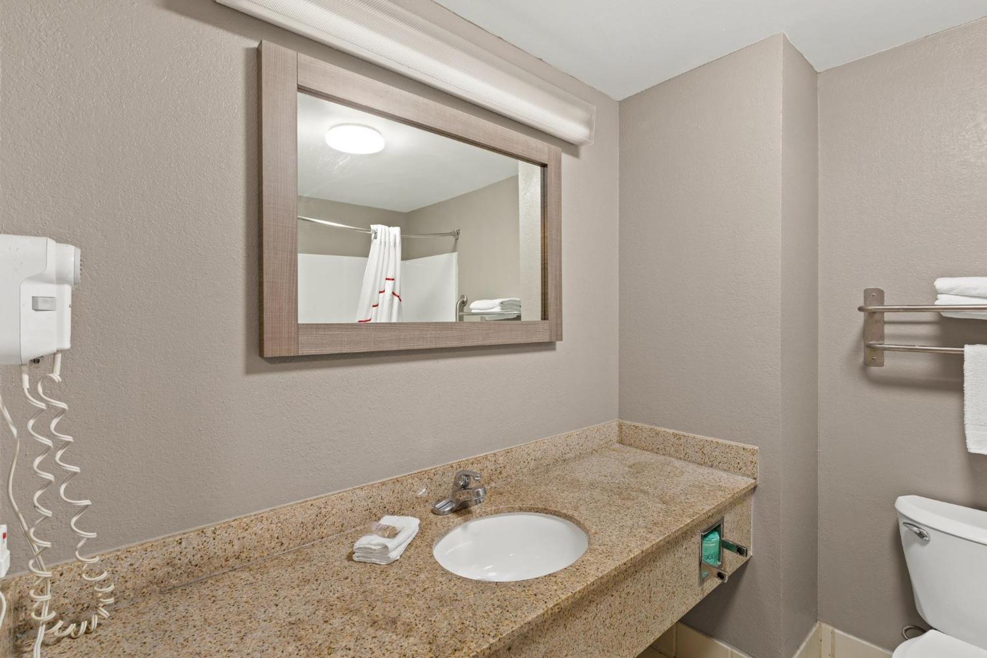 Red Roof Inn & Suites Newnan Dış mekan fotoğraf