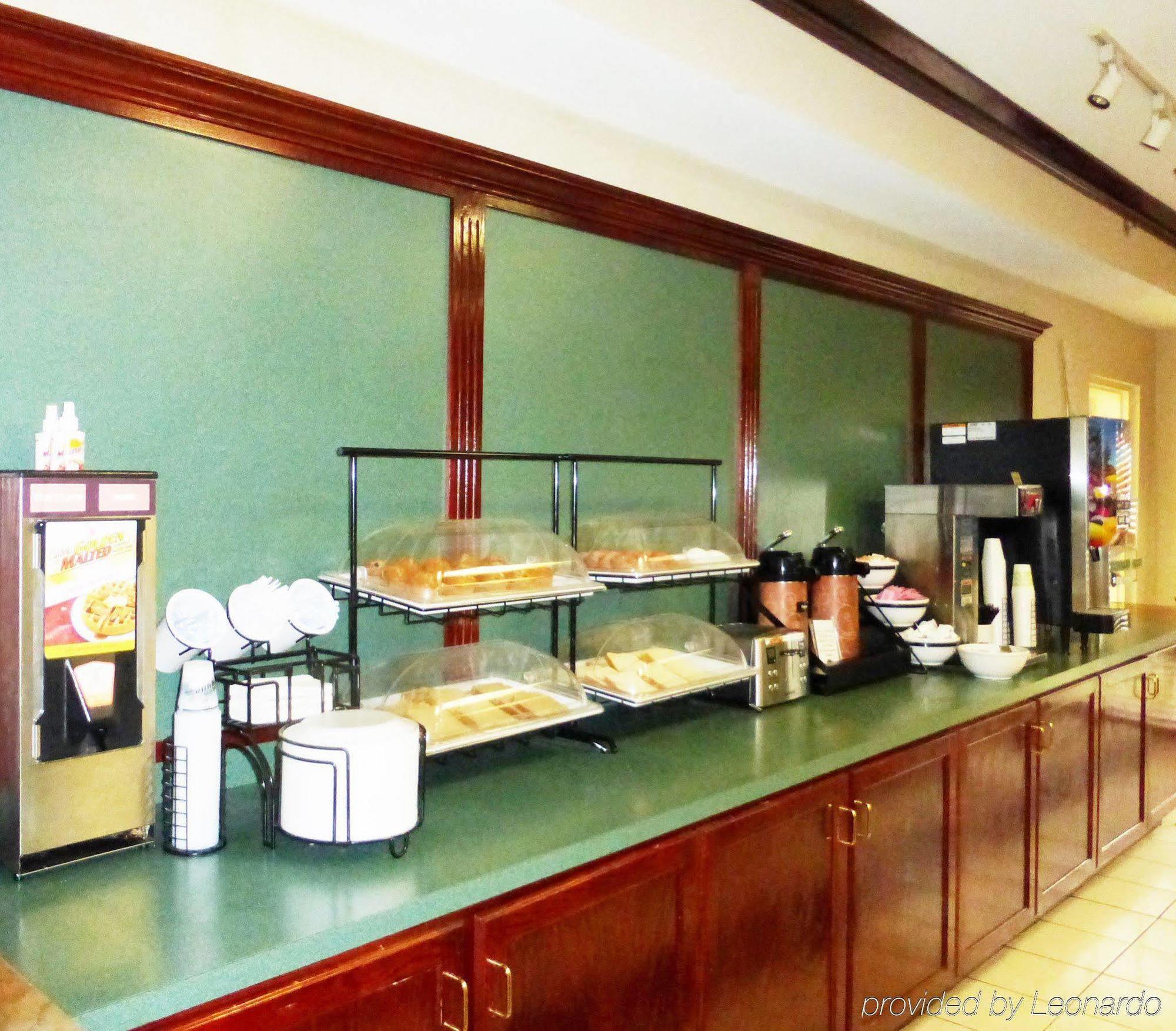 Red Roof Inn & Suites Newnan Dış mekan fotoğraf