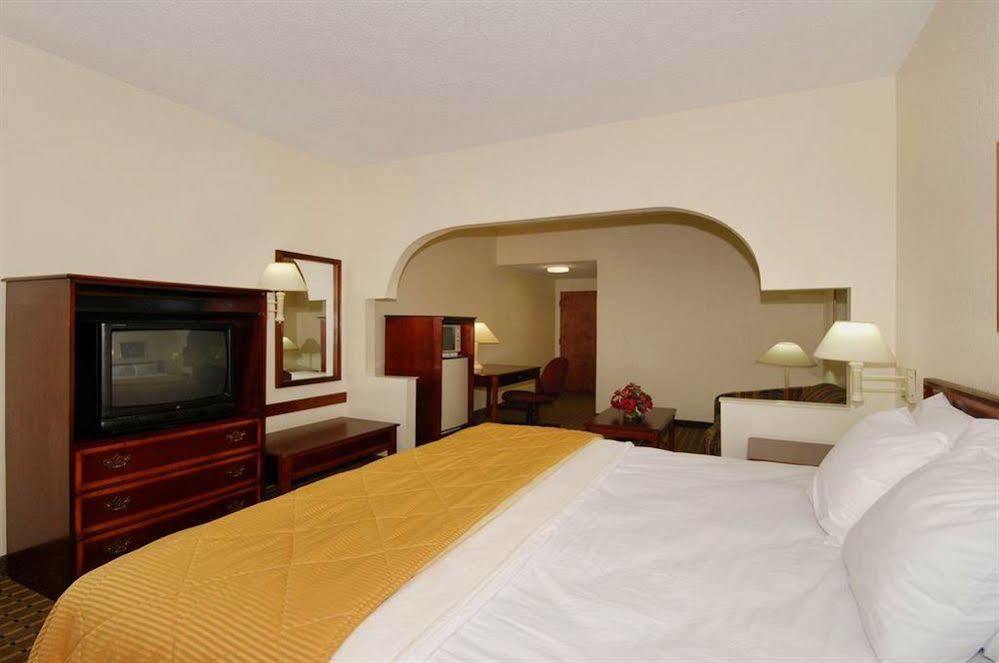Red Roof Inn & Suites Newnan Dış mekan fotoğraf