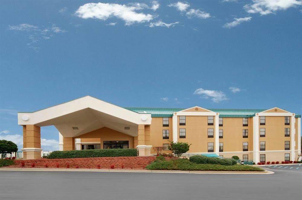 Red Roof Inn & Suites Newnan Dış mekan fotoğraf