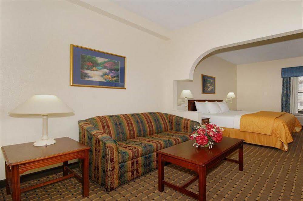 Red Roof Inn & Suites Newnan Dış mekan fotoğraf